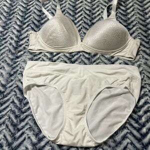Warner's White Panty and Bra Set
